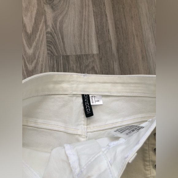 H&M Shorts - Picture 3 of 4